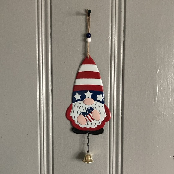 NWT Metal- Stars & Stripes Patriotic Gnome Hanging Bell Decoration - Picture 10 of 13